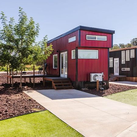Apple Valley Ruby Red Tiny Home מראה חיצוני תמונה