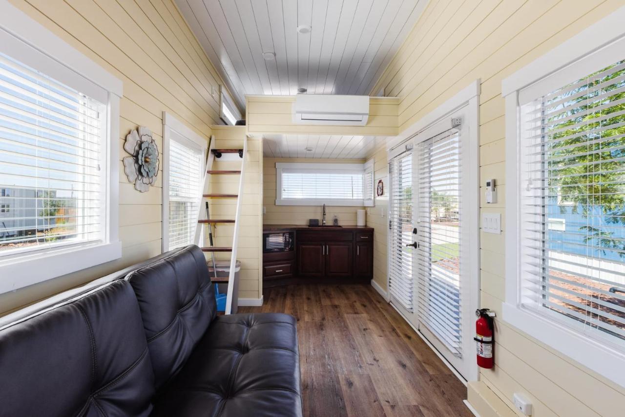 Apple Valley Ruby Red Tiny Home מראה חיצוני תמונה